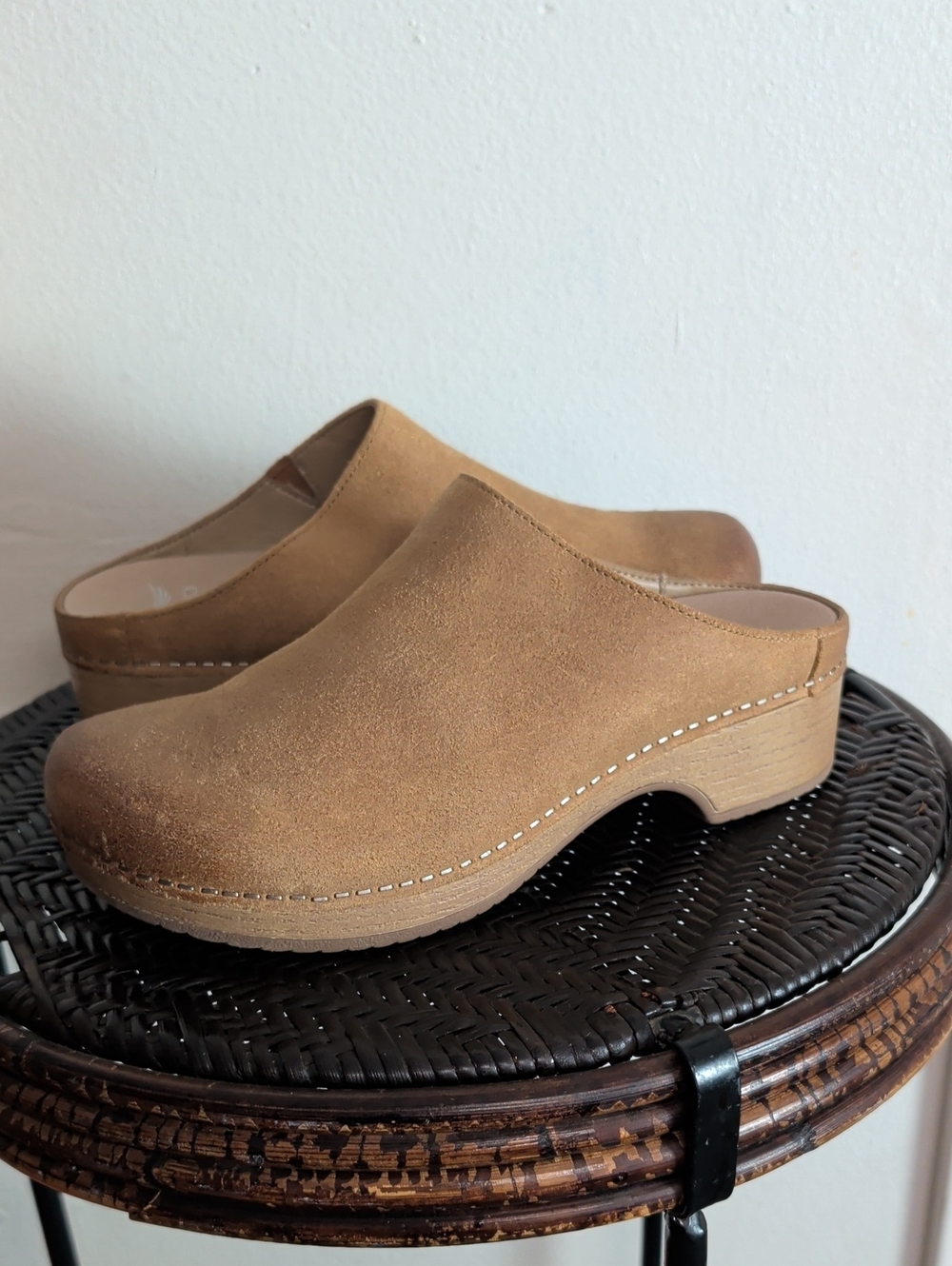 Dansko Women Euro Size 38= US 7.5 8 Mules Clogs Slip On Suede Leather